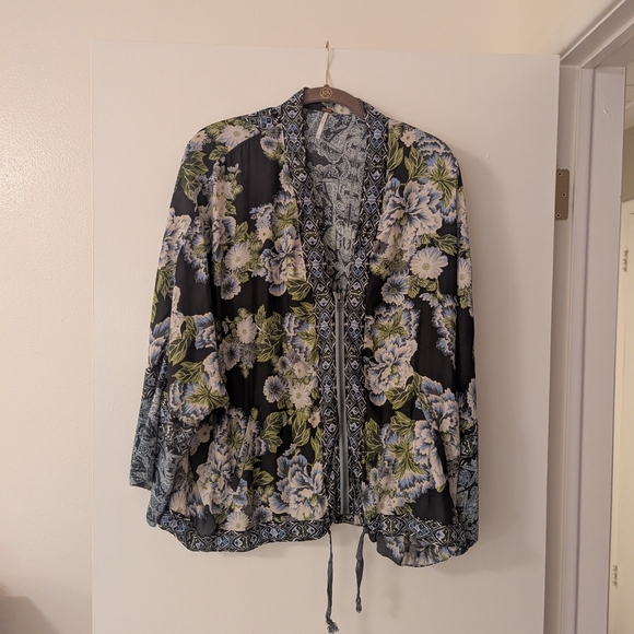 Free People Jackets & Blazers - Free People Floral Cinch Waist Kimono M/L